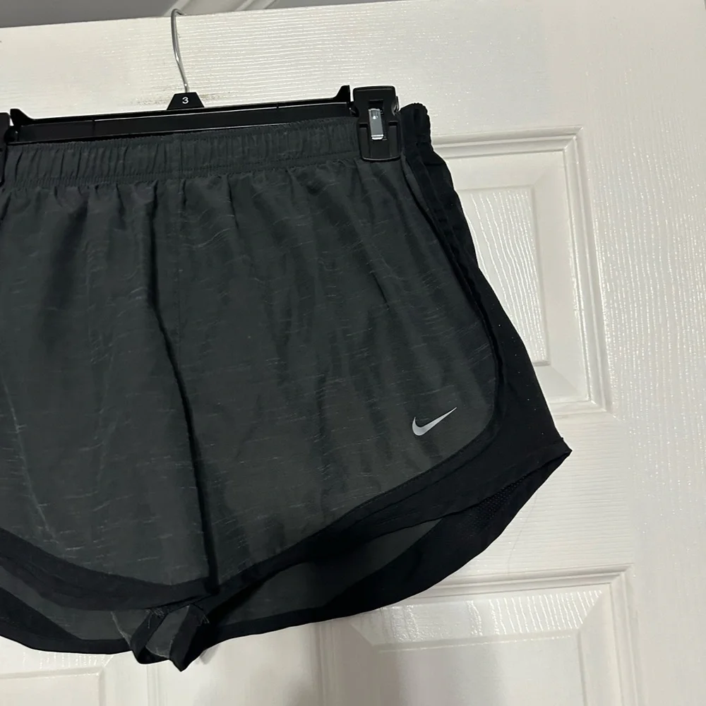 Nike Dri Fit Women's Athletic Running Shorts - Picture 3 of 11